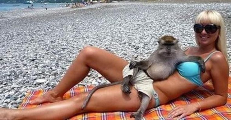 Мужчина на гинекологическом кресле