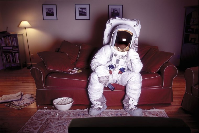 Космонавт сидит