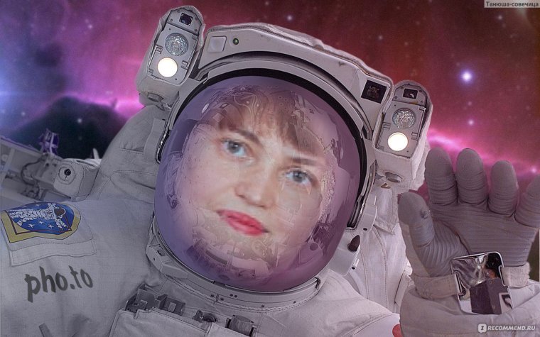 Космонавт в иллюминаторе