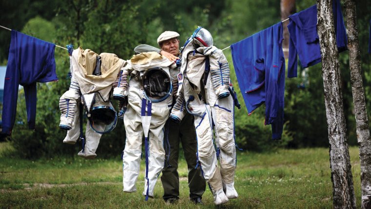 Космонавт в космосе