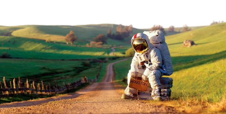 Космонавт в поле