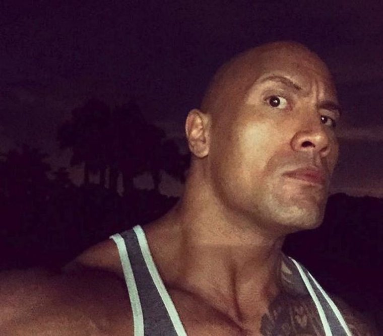 Дуэйн скала Джонсон бровь