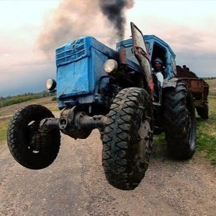 Девушки и сельхозтехника