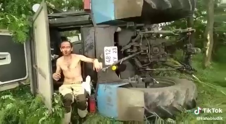 Комбайн в грязи