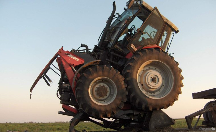 Артемий Панарин трактор