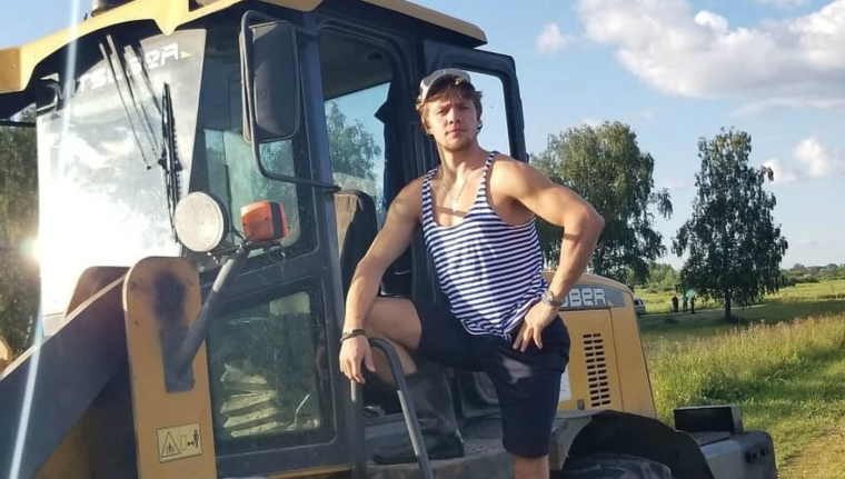 Бассейн в ковше экскаватора