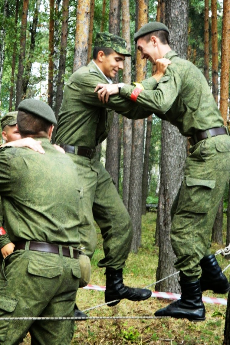 Парень в армии Мем