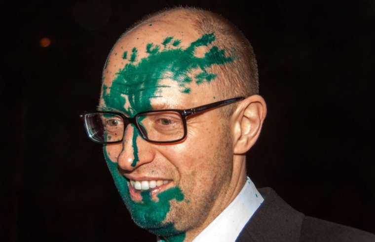 Арсений Яценюк облил зеленкой