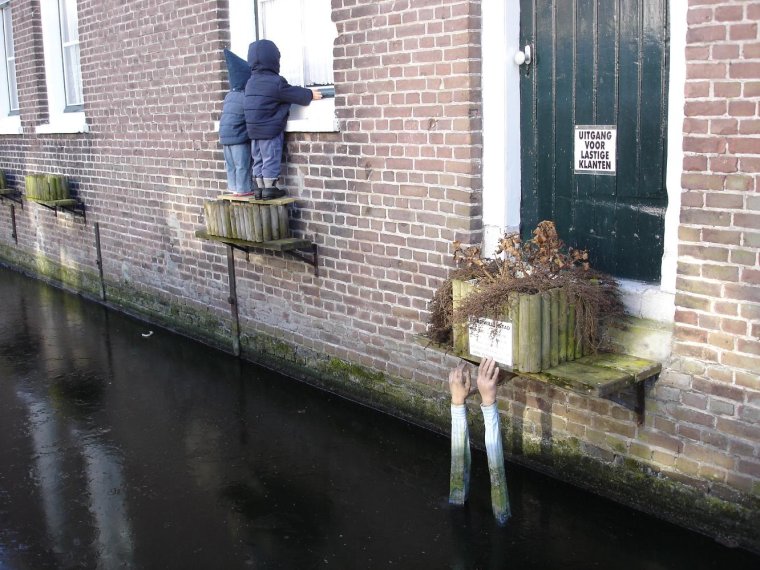 Обезьяна автослесарь