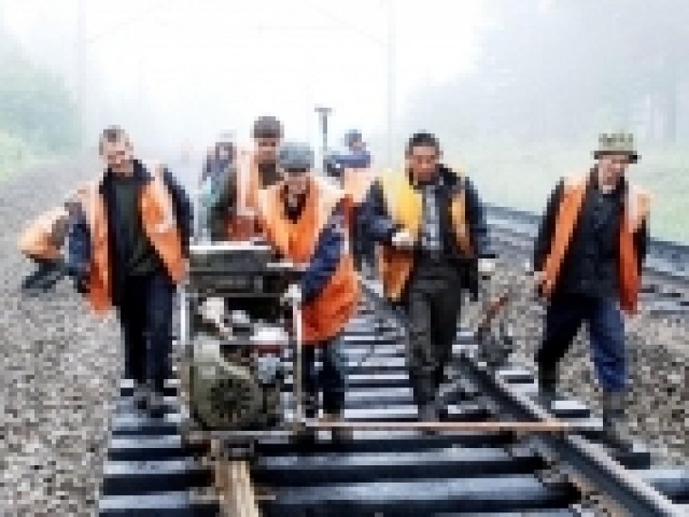 С днем железнодорожника путейцы