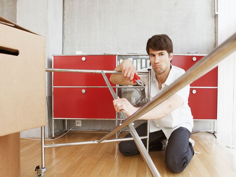 Смешной сборщик мебели