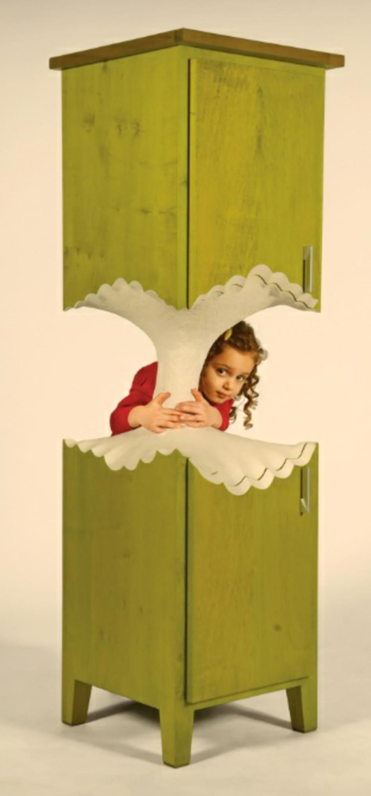 Дети с мебелью смешная