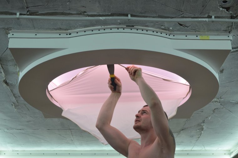 Креативная реклама натяжных потолков