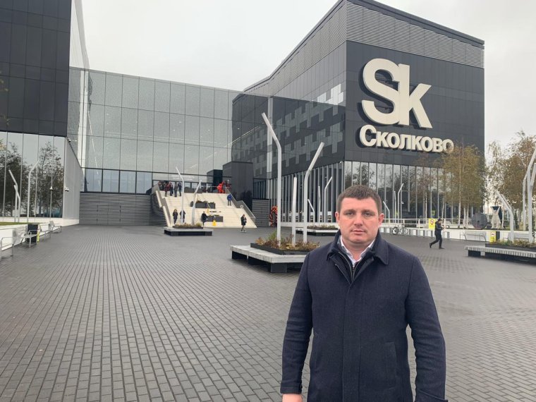 Сколколково памятники