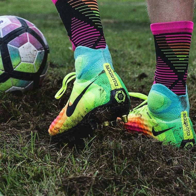 Бутсы на поле