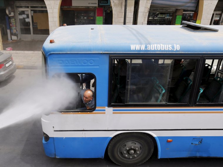 Водитель автобуса в жару