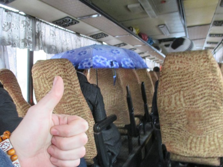Зонт в транспорте