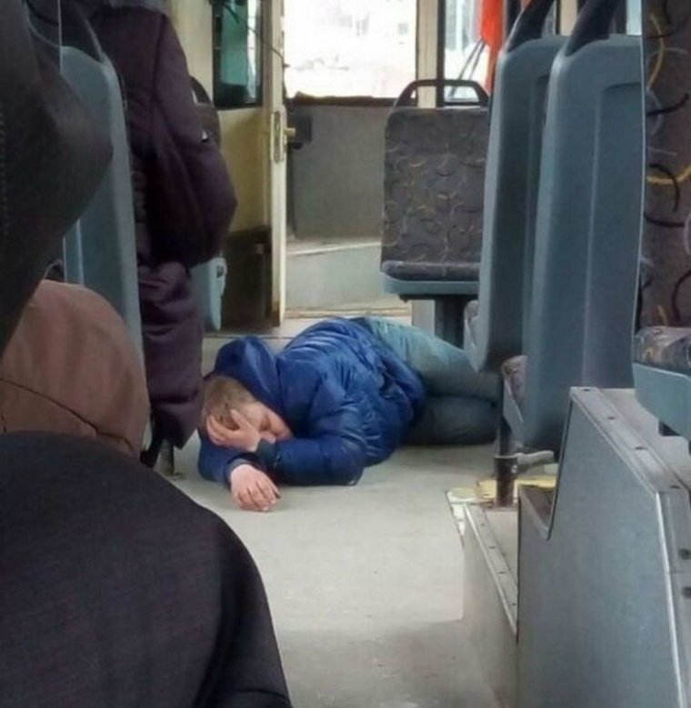 Смешные люди в автобусе