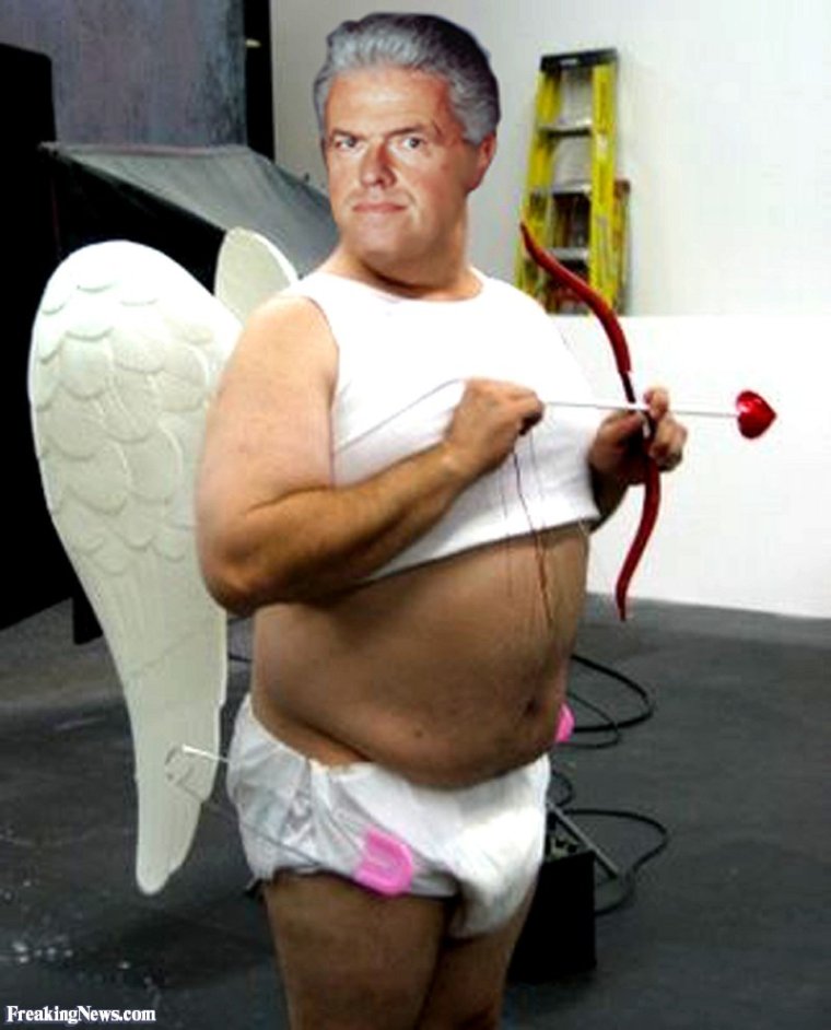 Толстый мужик в памперсах