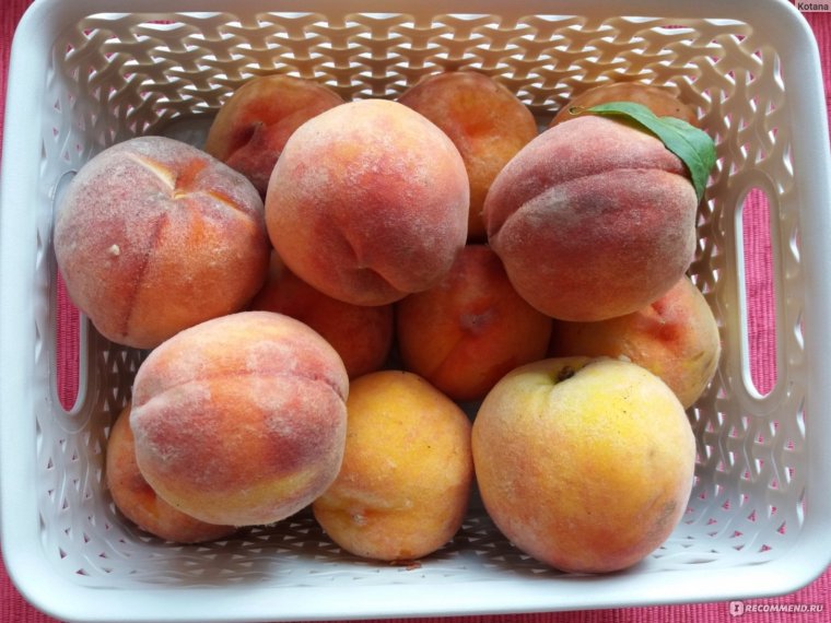 Толстый персик