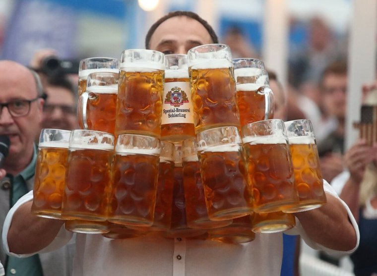 Гигантский бокал пива