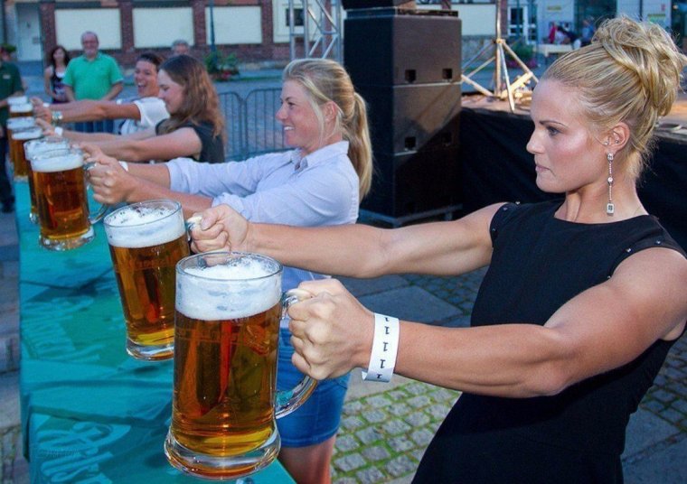 Октоберфест официантки