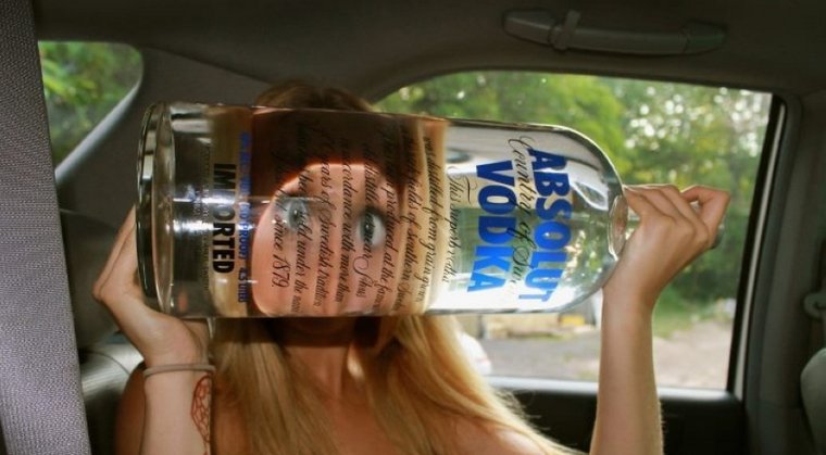 Баба с бутылкой водки