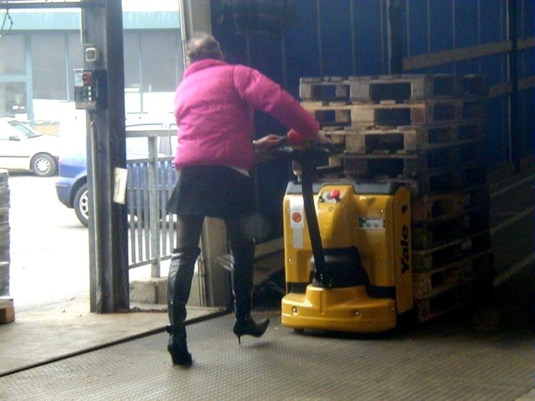 Прикольный грузчик