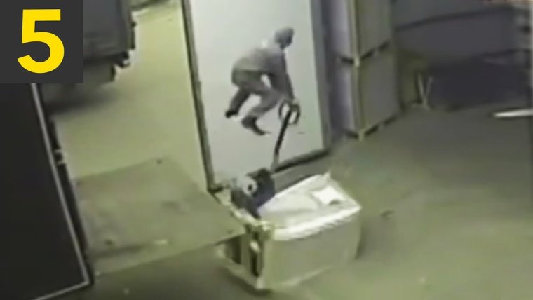 Новогодние грузчики