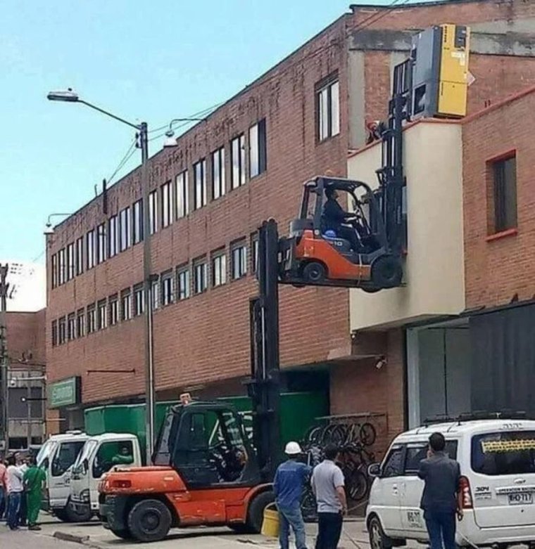 Команда грузчиков