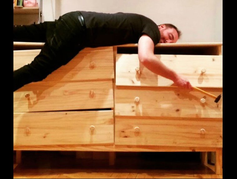 Сборщик мебели прикол