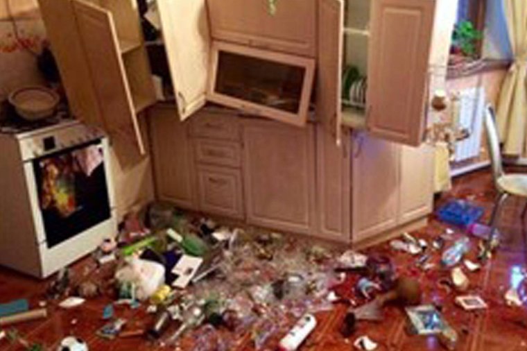 Сломанный шкаф