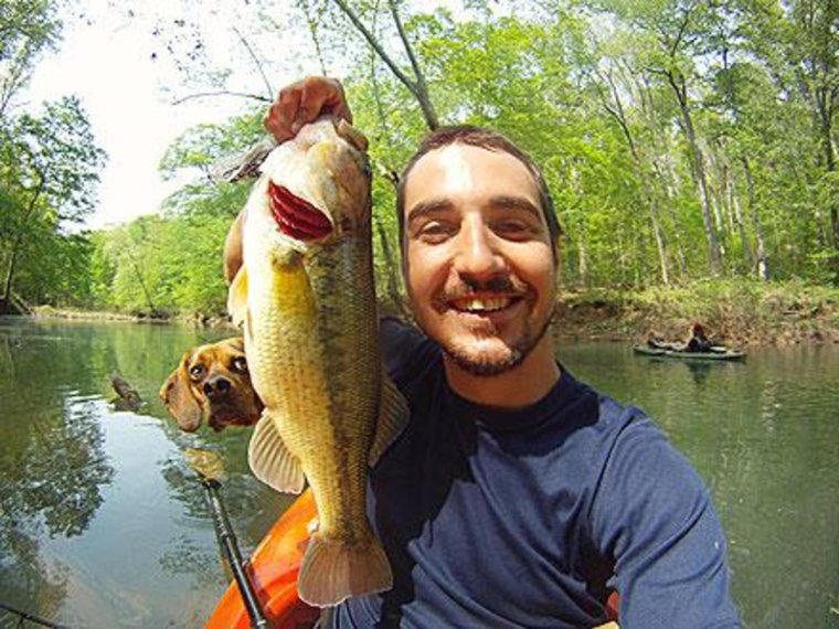 Довольный Рыбак