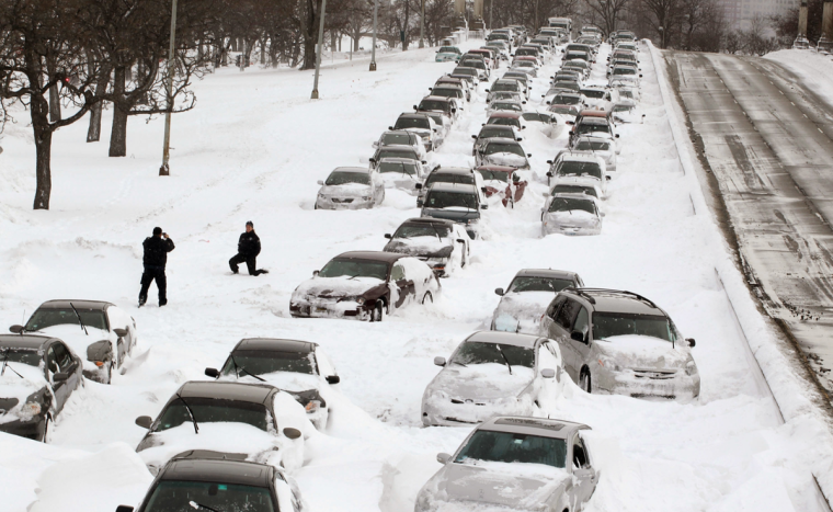 Снежный затор на дороге