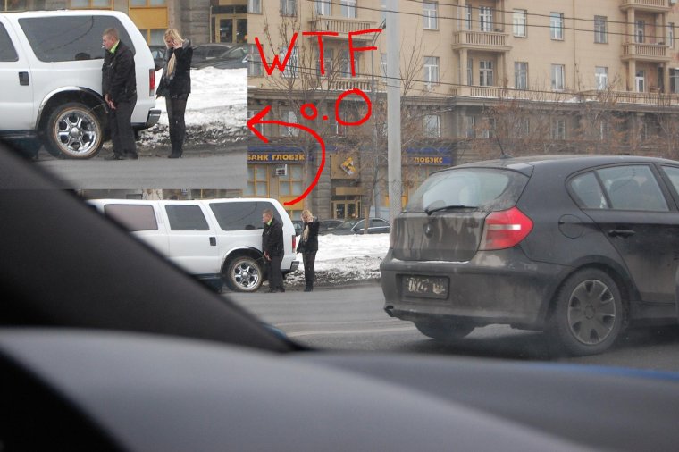 Пописала возле машины в пробке