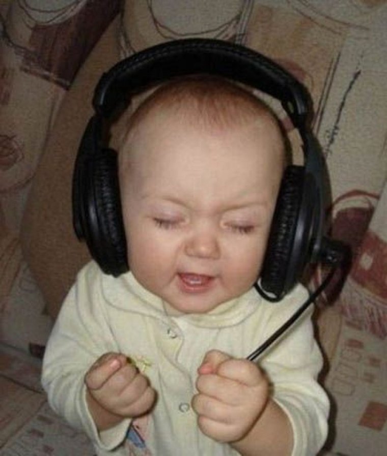 Прослушивание музыки смешная