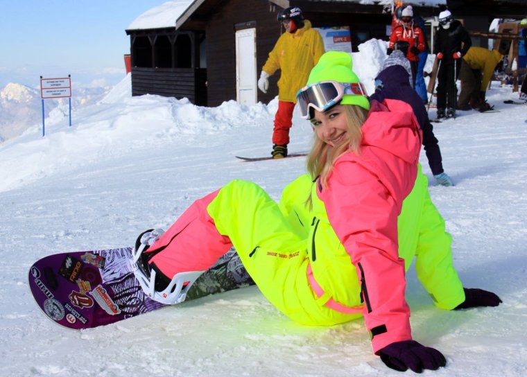 Яркие сноубордисты