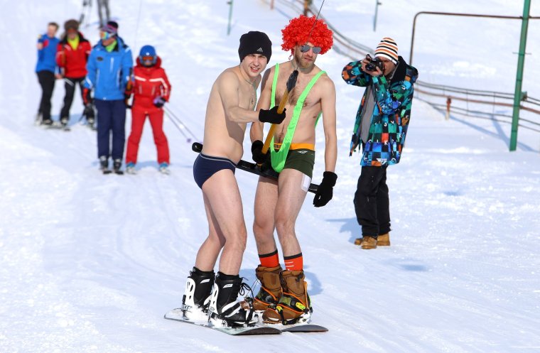 Сноубордисты против лыжников