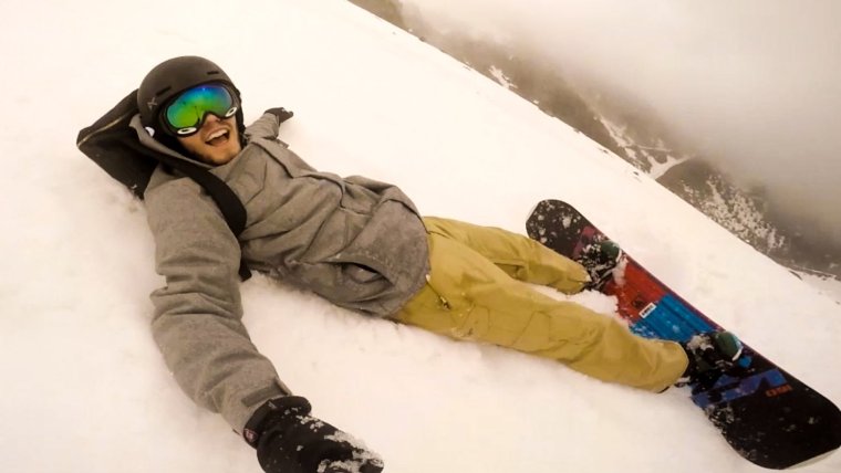 Сноуборд парень красная куртка