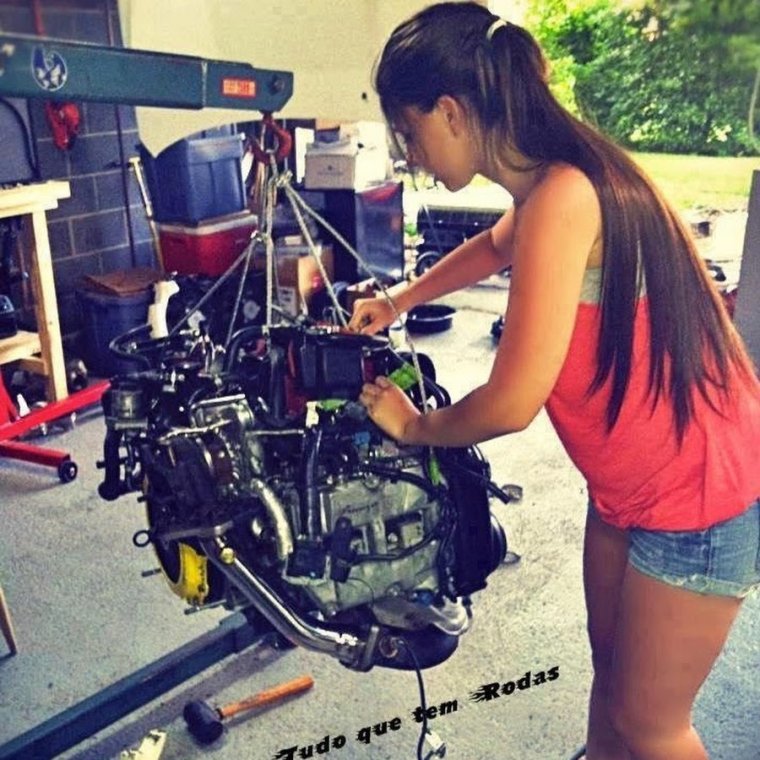 Прикольный автослесарь