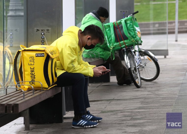 Мигранты курьеры