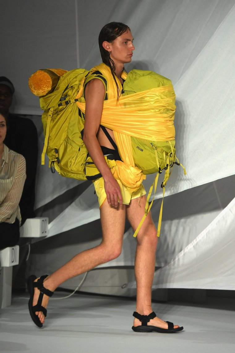 Смешной курьер Яндекс еда