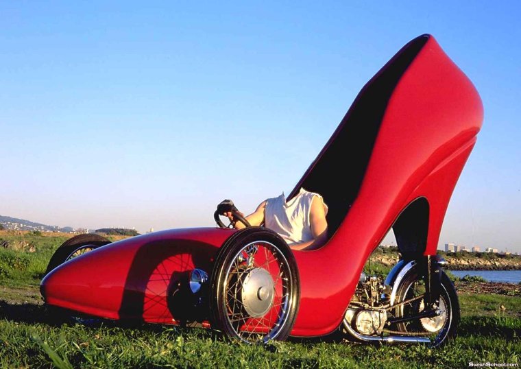 Машина в виде туфли