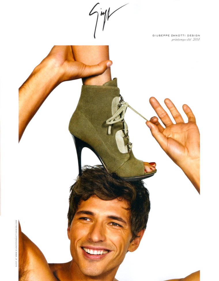 Парень под каблуком