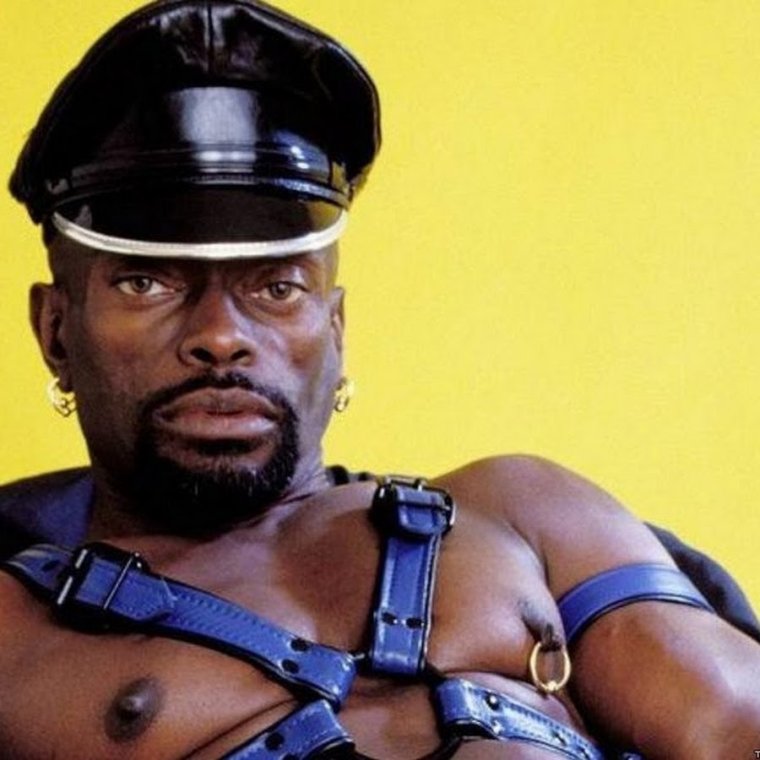 Санек вставай ты обоссался