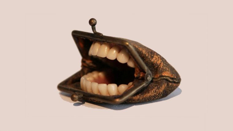 Смешная вставная челюсть