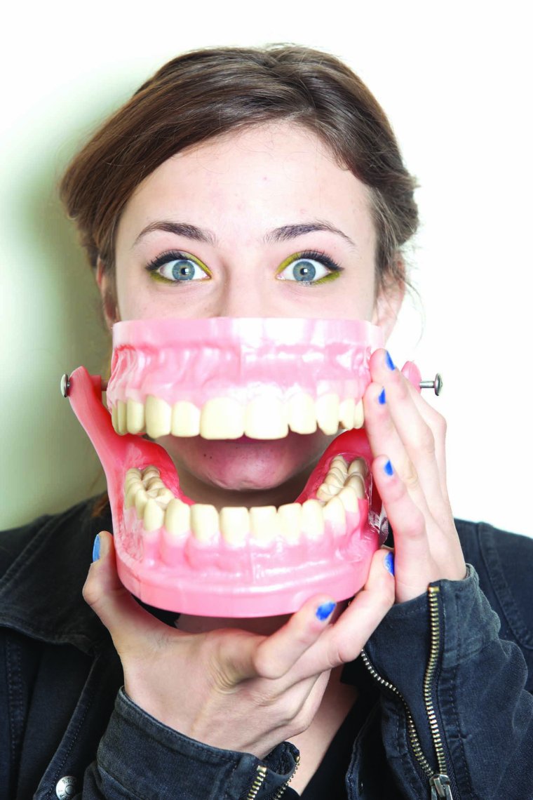 Искусственная челюсть