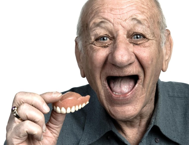 Челюсть в стакане