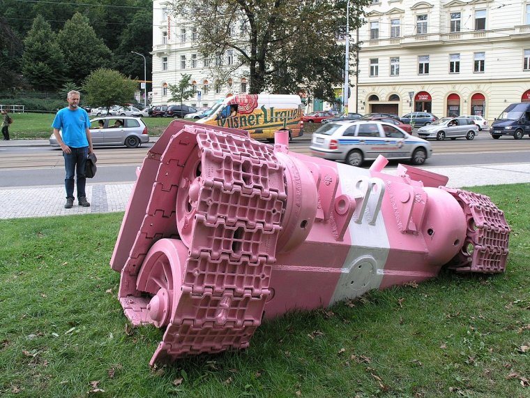 Памятник т-34 в Праге