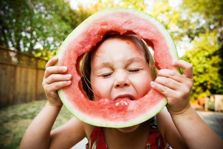 Кушает Арбуз